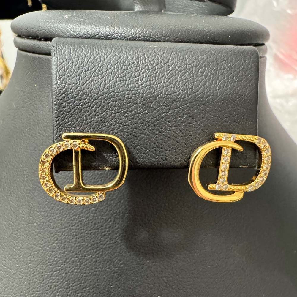 Beautiful stud fashion jewelry earrings